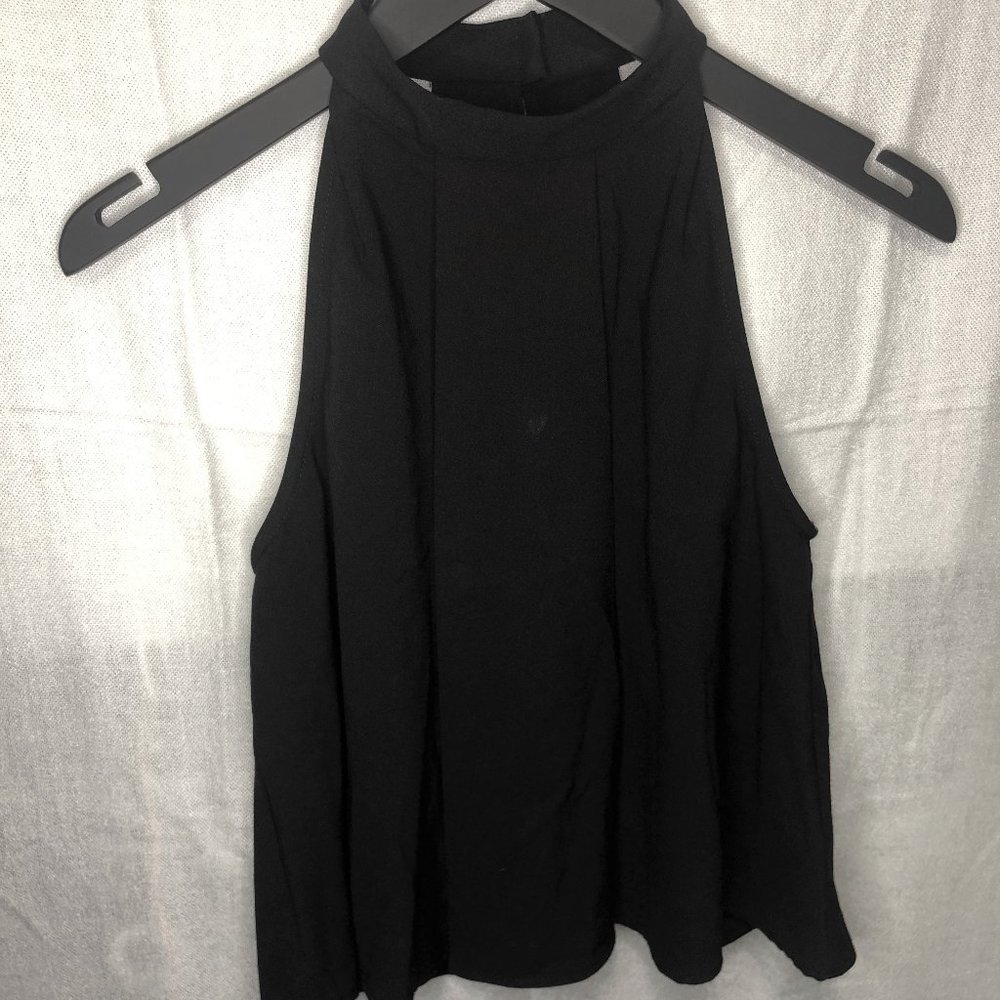 GUESS black pleated halter top w button enclosure
